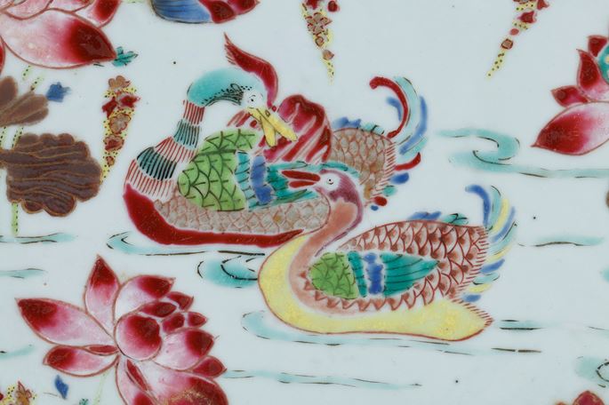 Large dish famille rose porcelain decorated with ducks in the center and eight immortals on the edge | MasterArt